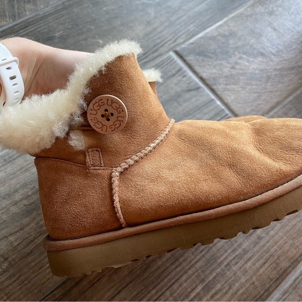 UGG Mini Bailey Button Boots | Size 8